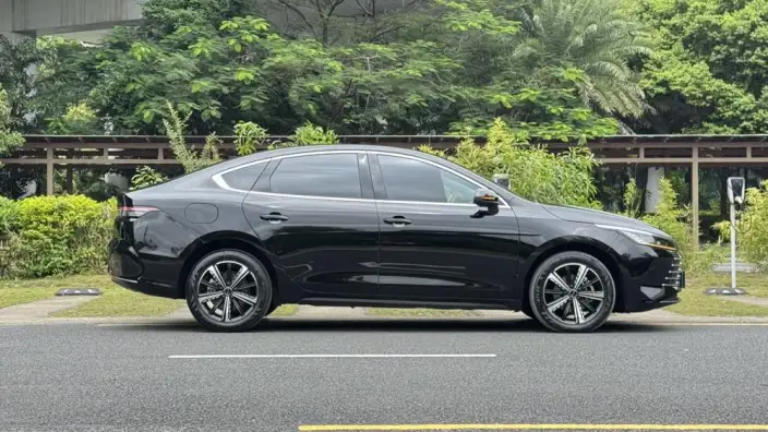 BYD Destroyer 05 2024 Model Honor Edition DM-i 120KM Luxury Model – фото 8