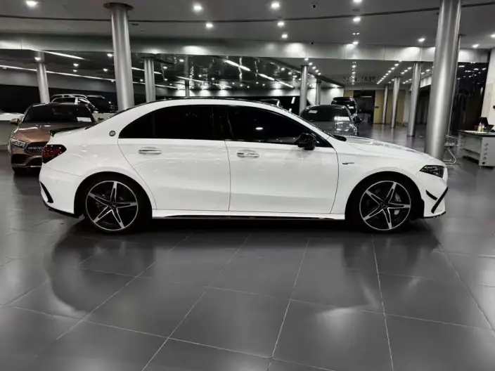 Mercedes-Benz A-Class AMG 2024 Model AMG A 35 L 4MATIC – фото 8
