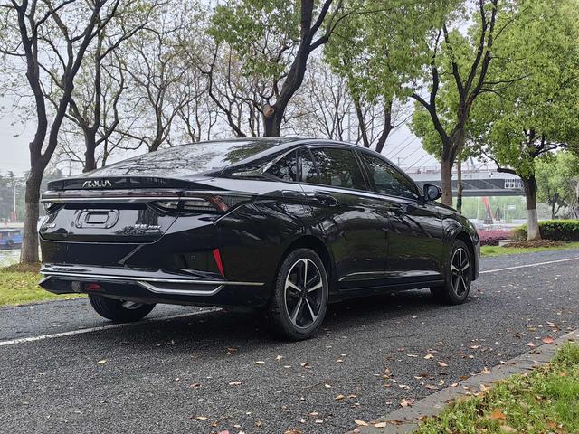 Yixuan Max 2023 1.5T Dazzling Hipster Edition – фото 11