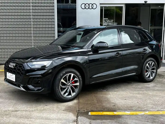 Audi Q5L 2025 Model quattro 45th Anniversary Collector Edition Edition 40TFSI Luxury Dynamic Model – фото 1