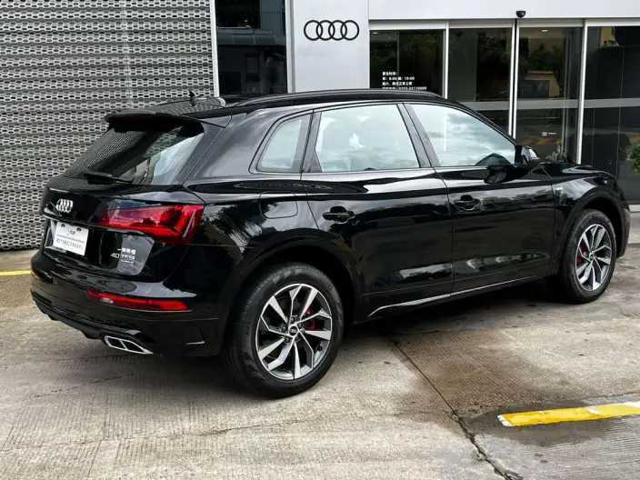 Audi Q5L 2025 Model quattro 45th Anniversary Collector Edition Edition 40TFSI Luxury Dynamic Model – фото 4