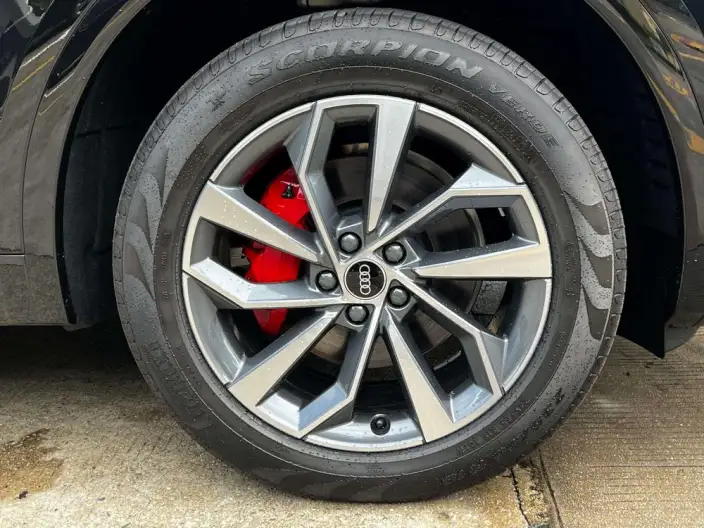 Audi Q5L 2025 Model quattro 45th Anniversary Collector Edition Edition 40TFSI Luxury Dynamic Model – фото 6