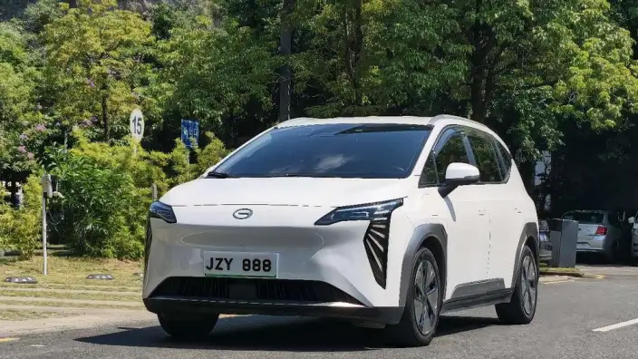 AION Y 2023 Model Plus 510 Lexiang Edition – фото 1