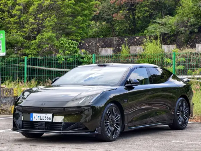 Lynk & Co 10 EM-P 2025 Model 240 4WD Ultra Sports Edition