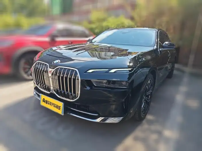 BMW 7 Series 2023 Model 735Li Luxury Set – фото 1