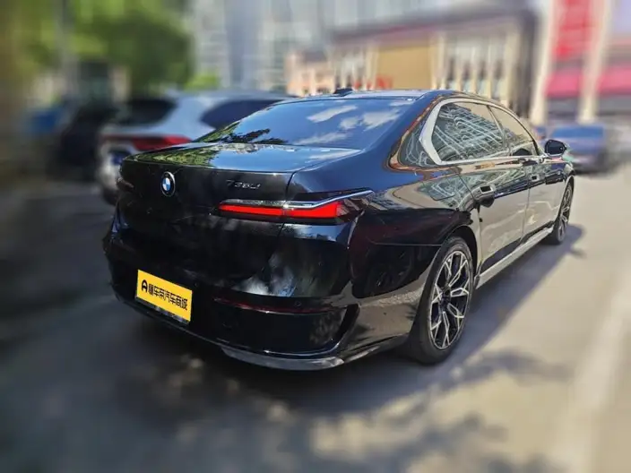 BMW 7 Series 2023 Model 735Li Luxury Set – фото 2