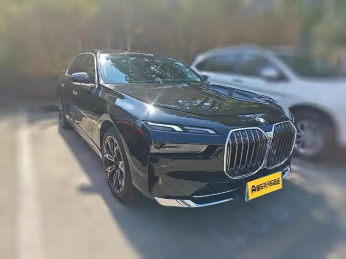 BMW 7 Series 2023 Model 735Li Luxury Set – фото 3