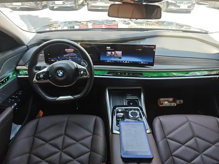 BMW 7 Series 2023 Model 735Li Luxury Set – фото 5