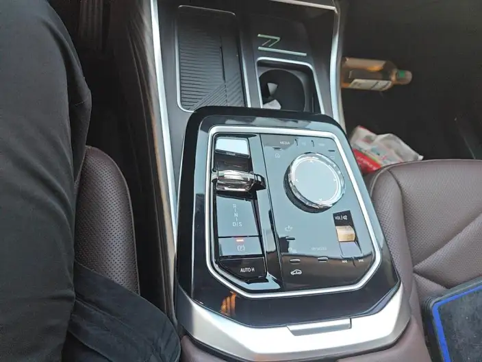 BMW 7 Series 2023 Model 735Li Luxury Set – фото 9