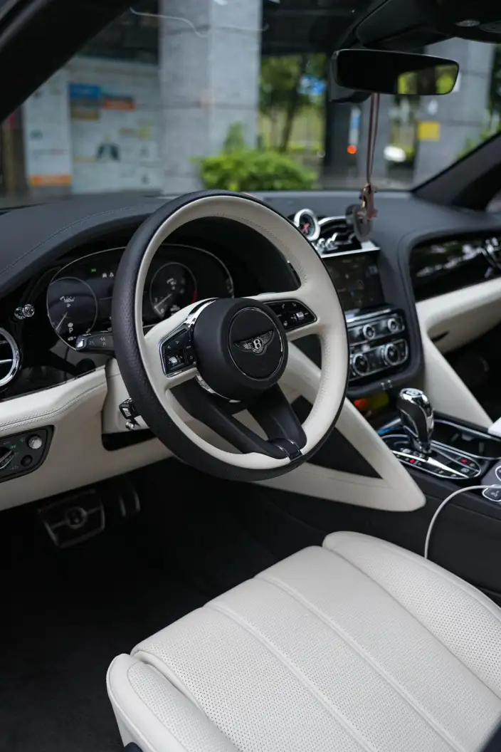 Bentayga 2022 Model 4.0T V8 S – фото 9