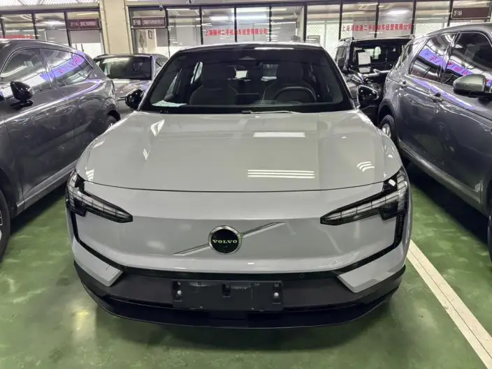 Volvo EX30 2025 Model Rear Drive Long Battery Life Pro Edition Ultra – фото 2