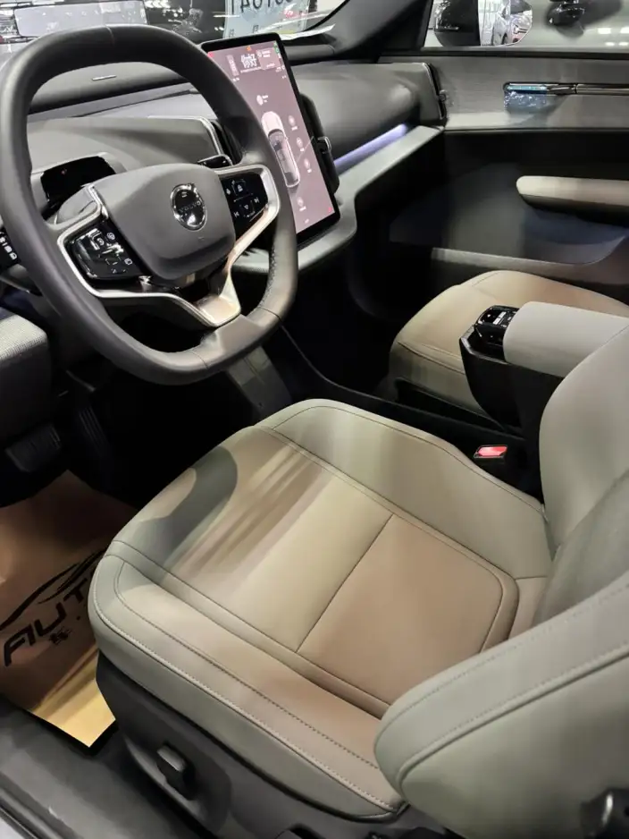 Volvo EX30 2025 Model Rear Drive Long Battery Life Pro Edition Ultra – фото 7