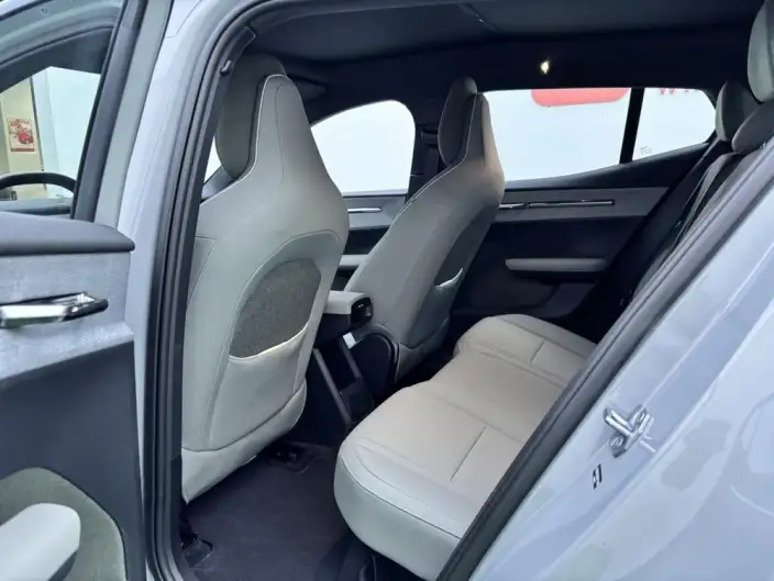 Volvo EX30 2025 Model Rear Drive Long Battery Life Pro Edition Ultra – фото 8