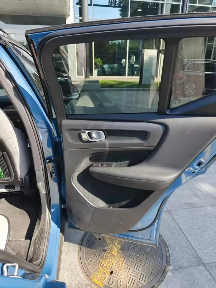 Volvo XC40 EV 2023 Model Long Battery Life Pro Edition – фото 10