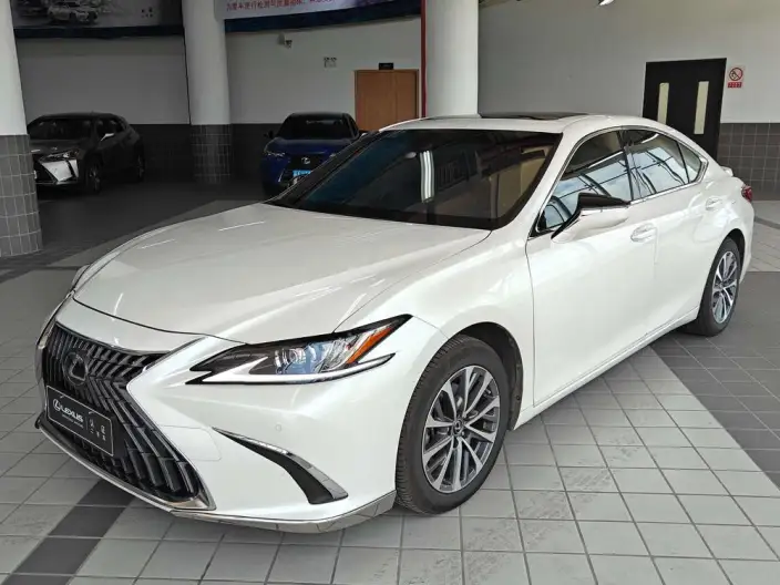 Lexus ES 2022 Model 300h Superior Edition