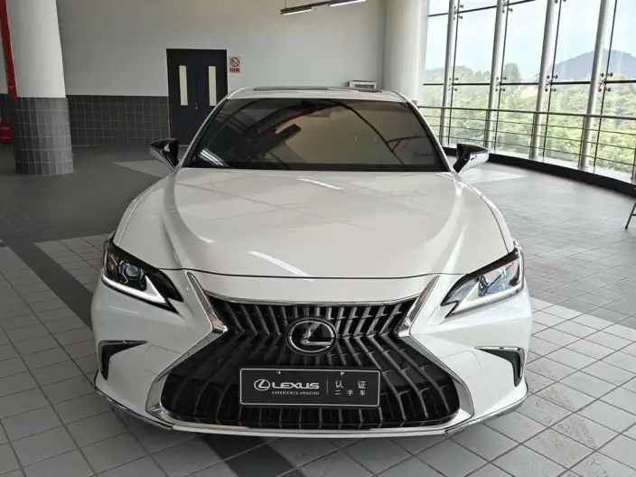 Lexus ES 2022 Model 300h Superior Edition