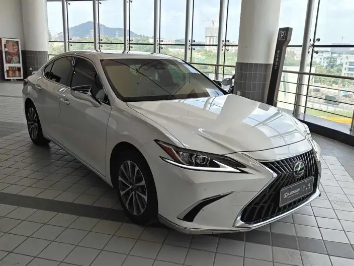Lexus ES 2022 Model 300h Superior Edition
