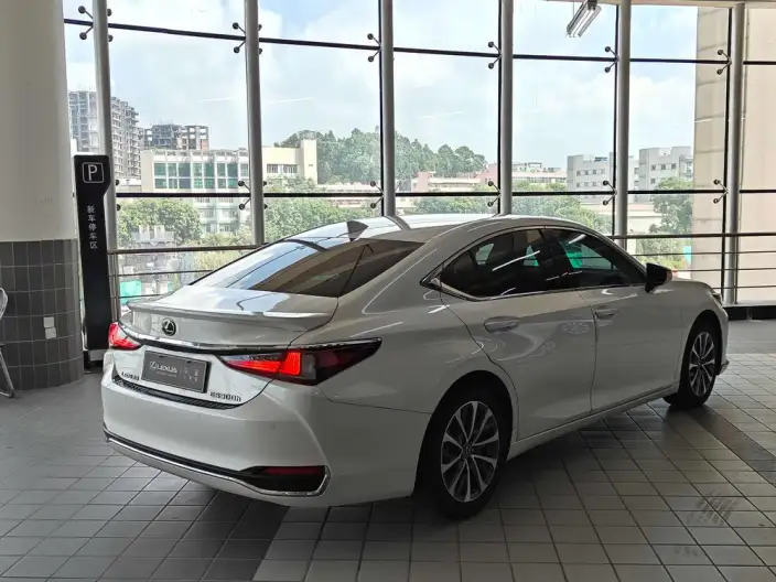 Lexus ES 2022 Model 300h Superior Edition – фото 6