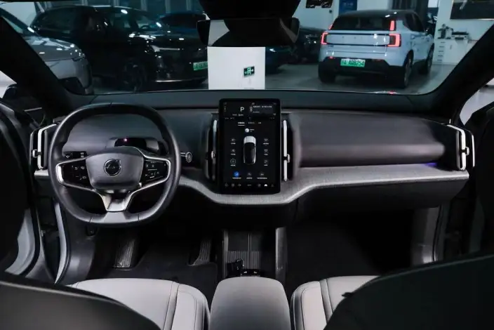 Volvo EX30 2025 Model Rear Drive Long Battery Life Pro Edition Ultra – фото 10