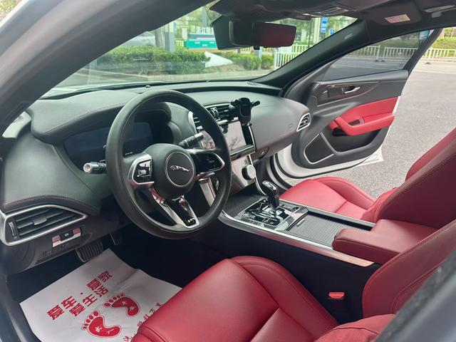 Jaguar XEL 2021 2.0T 250PS Black Sport – фото 4