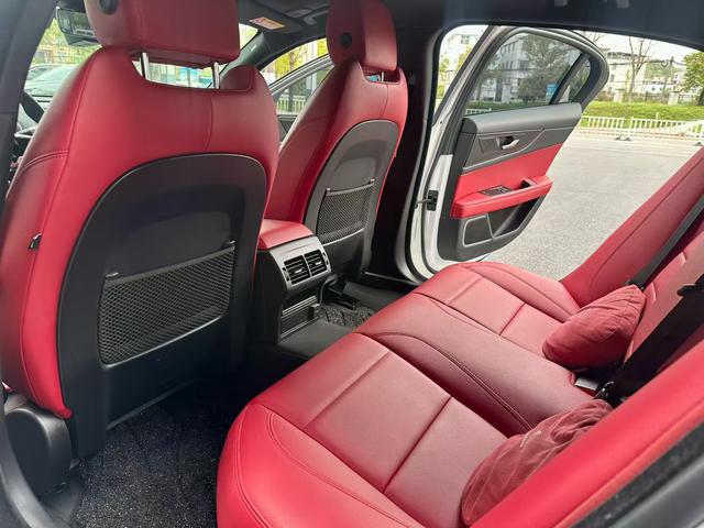 Jaguar XEL 2021 2.0T 250PS Black Sport – фото 6