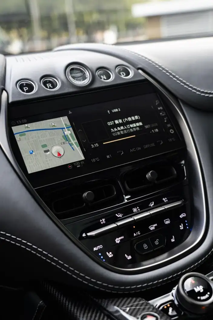 Aston Martin DBX 2023 Model 4.0T V8 707 – фото 6