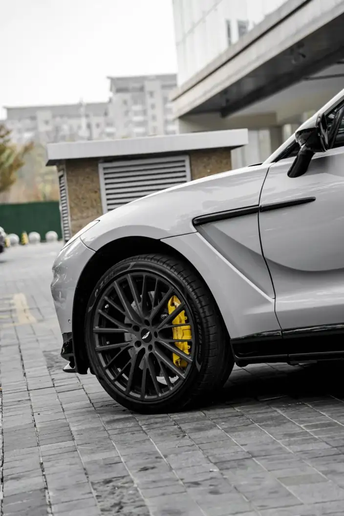 Aston Martin DBX 2023 Model 4.0T V8 707 – фото 7