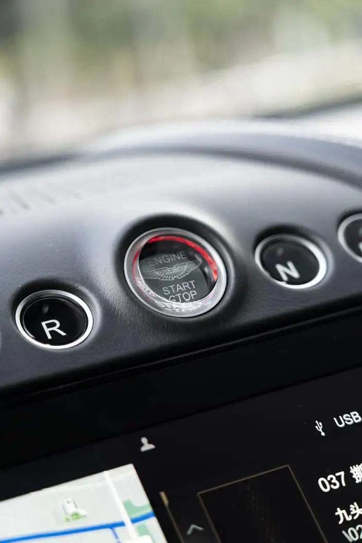 Aston Martin DBX 2023 Model 4.0T V8 707 – фото 8