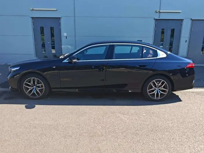 BMW i5 2025 Model eDrive35L M Sports Set – фото 3