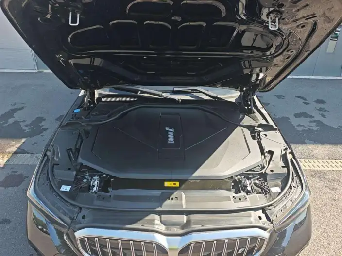 BMW i5 2025 Model eDrive35L M Sports Set – фото 6