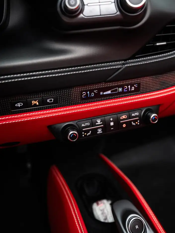 Ferrari F8 2020 Model Spider 3.9T V8 – фото 9