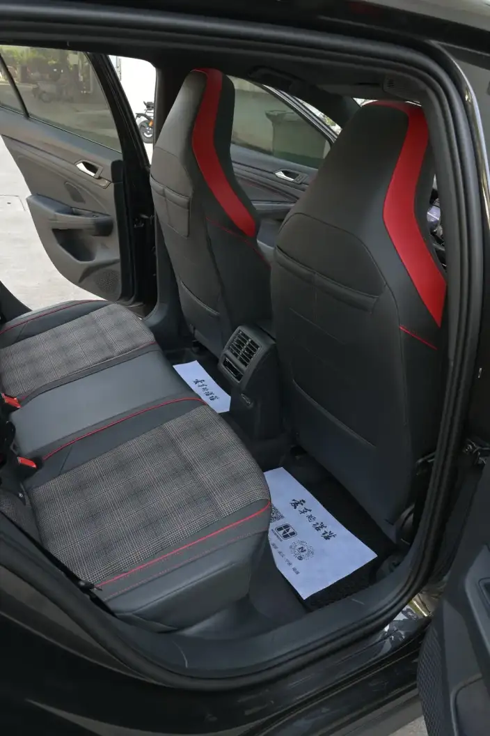 Volkswagen Golf GTI 2023 Model 380TSI DSG GTI – фото 10