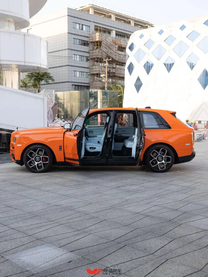 Cullinan 2020 Model Black Badge – фото 9