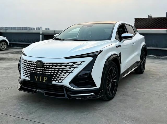 Changan UNI-T 2023 Second Generation 1.5T Premium – фото 1