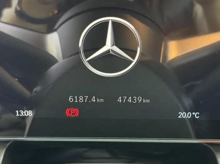 Mercedes-Benz GLC 2023 Model GLC 260 L 4MATIC Luxury Model 5 seat – фото 9
