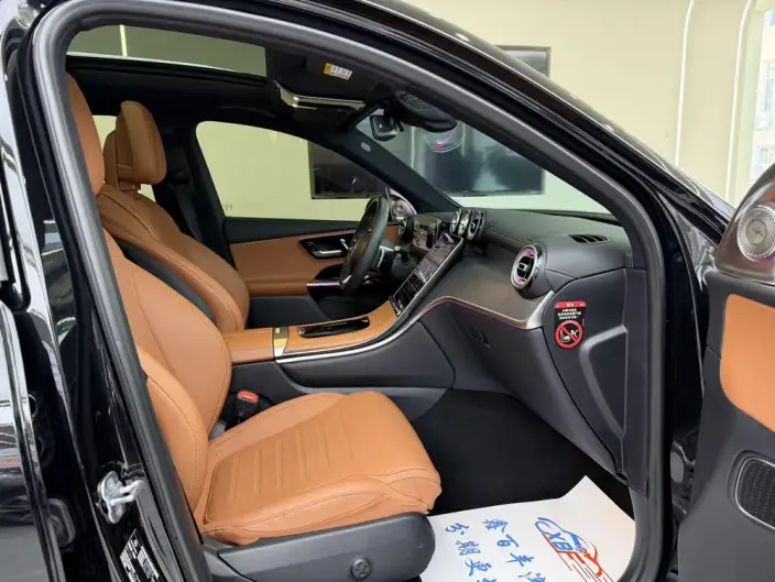Mercedes-Benz GLC 2023 Model GLC 260 L 4MATIC Luxury Model 5 seat – фото 10