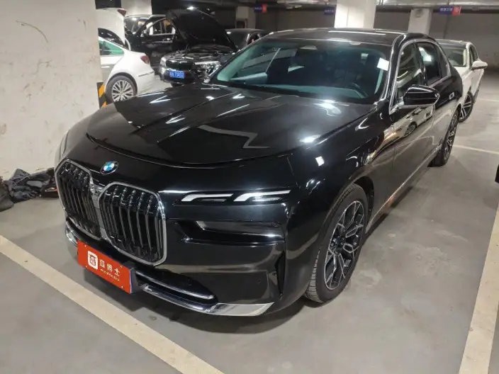 BMW 7 Series 2023 Model 735Li Luxury Set