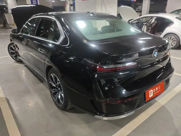 BMW 7 Series 2023 Model 735Li Luxury Set
