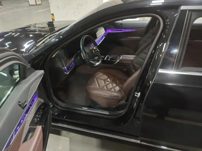 BMW 7 Series 2023 Model 735Li Luxury Set – фото 7