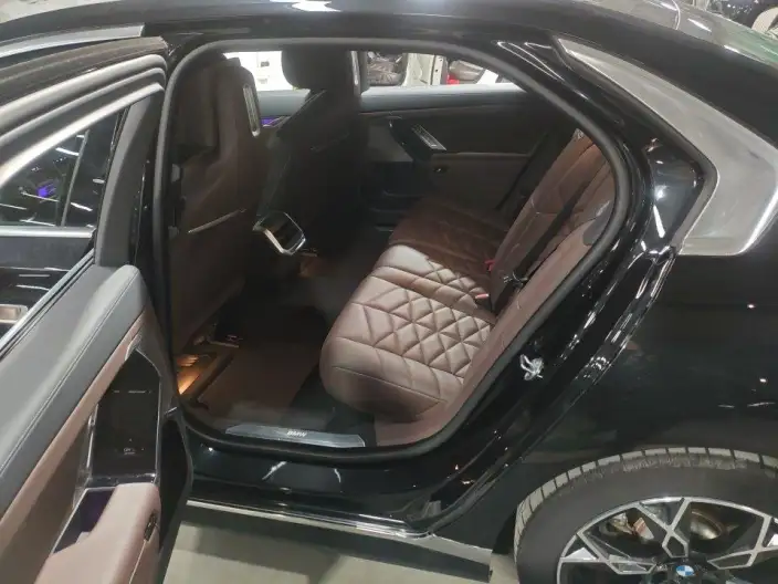 BMW 7 Series 2023 Model 735Li Luxury Set – фото 8