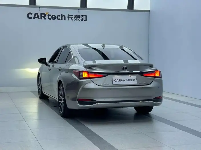 Lexus ES 2022 Model 300h Premium