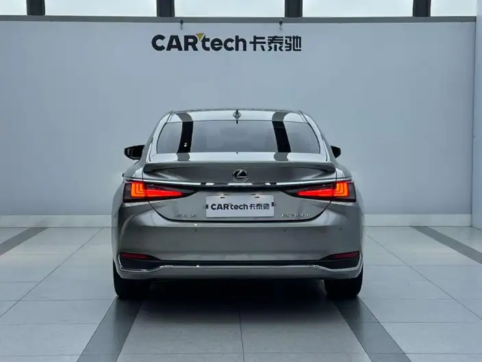 Lexus ES 2022 Model 300h Premium