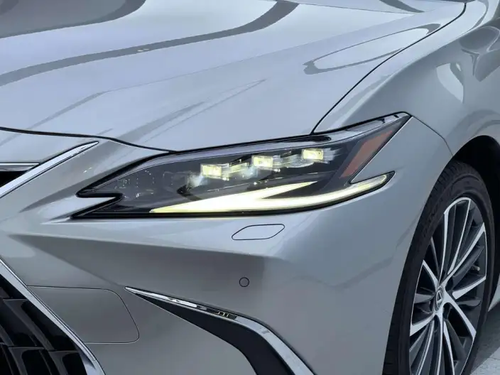 Lexus ES 2022 Model 300h Premium – фото 5
