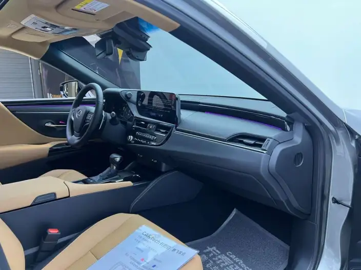Lexus ES 2022 Model 300h Premium – фото 7