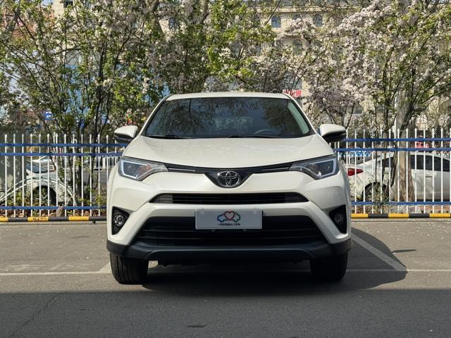 Toyota RAV4 2016 модификация 2.0L CVT 2WD Urban Edition – фото 2