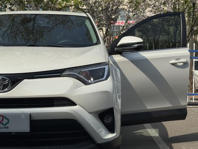 Toyota RAV4 2016 модификация 2.0L CVT 2WD Urban Edition – фото 5