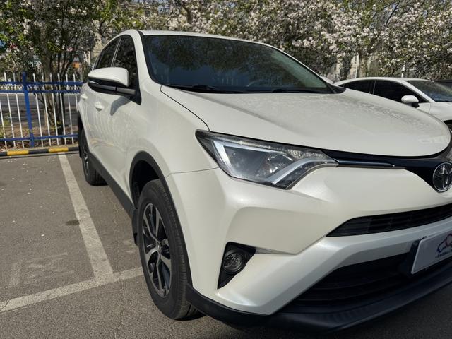 Toyota RAV4 2016 модификация 2.0L CVT 2WD Urban Edition – фото 13