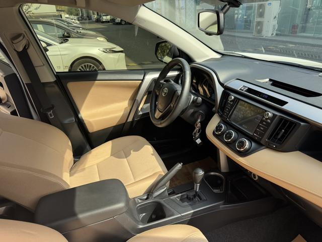 Toyota RAV4 2016 модификация 2.0L CVT 2WD Urban Edition – фото 14