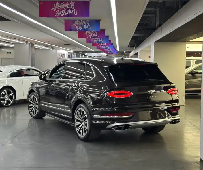 Bentayga 2023 Model 4.0T V8 Long wheelbase Edition