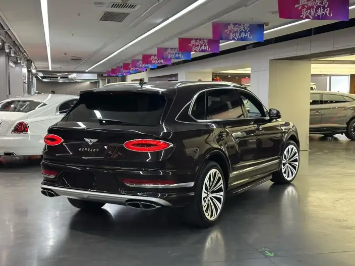 Bentayga 2023 Model 4.0T V8 Long wheelbase Edition – фото 5